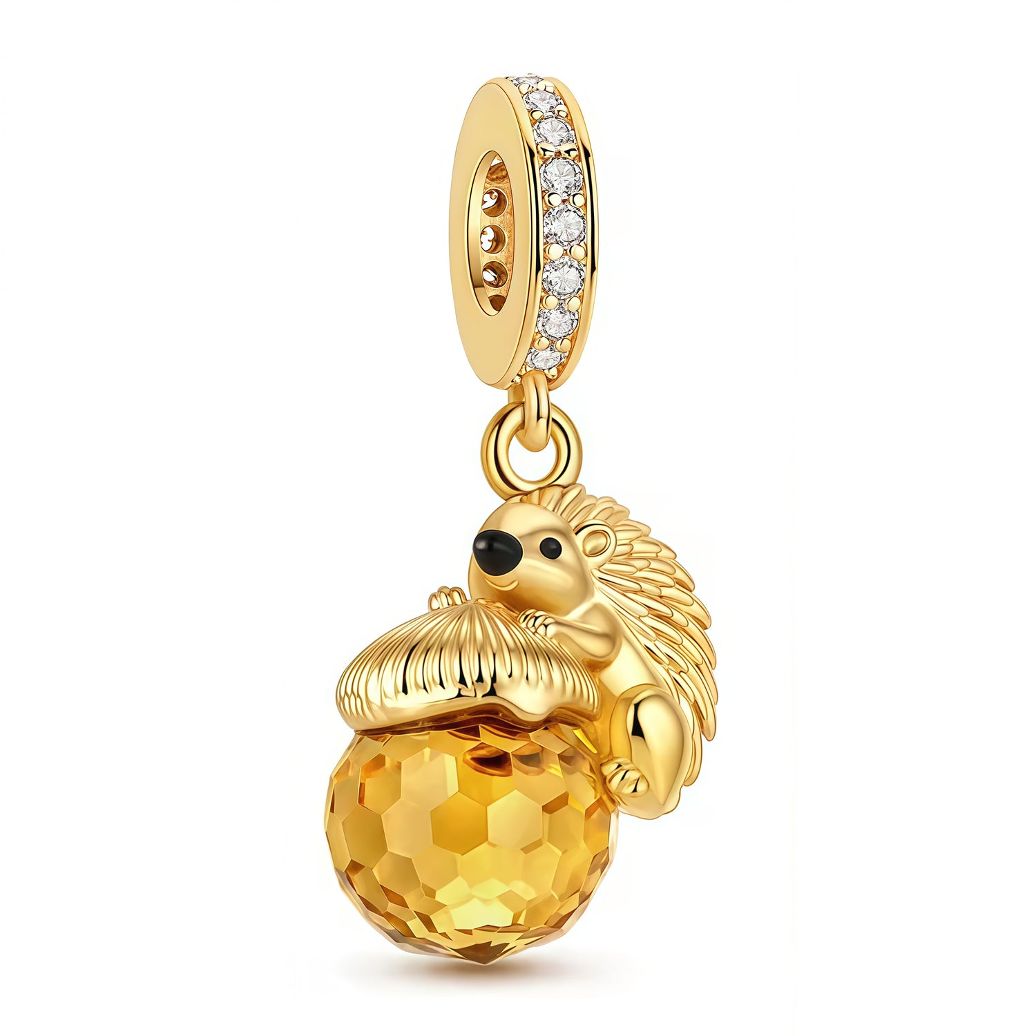 Charm pendentif adorable représentant un petit hérisson installé sur un gland, finement travaillé en argent 925. Son design délicat associe les détails du hérisson à une jolie forme de gland, pour créer un bijou inspiré de la nature, à la fois original, chaleureux et plein de charme.

Caractéristiques :

- Matière : Argent 925.
- Design : Petit hérisson perché sur un gland aux détails finement sculptés.
- Style : Naturel, adorable, élégant et original.
- Symbolique : Protection, douceur, nature, courage et 