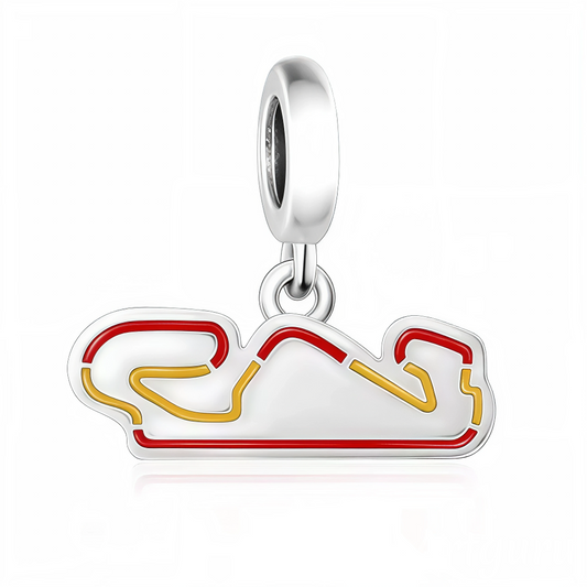 Plongez dans l’univers palpitant du Grand Prix d’Espagne avec ce charm pendentif en argent 925. Inspiré par le tracé emblématique du Circuit de Barcelona-Catalunya et les couleurs vives de l’Espagne, ce bijou rend hommage à la passion et à l’intensité de la Formule 1. Une pièce incontournable pour les amateurs de sport automobile et de sensations fortes.