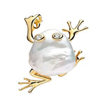 Charm pendentif original en forme de grenouille, avec une finition dorée élégante et un corps en perle naturelle. Son design amusant et raffiné apporte une touche unique, joyeuse et pleine de caractère.

Caractéristiques :

- Matière : Argent 925.
- Design : Grenouille stylisée avec corps en perle et détails dorés.
- Style : Original, mignon et élégant.
- Symbolique : Chance, renouveau, transformation et nature.
- Compatibilité : Charm pendentif compatible avec colliers.