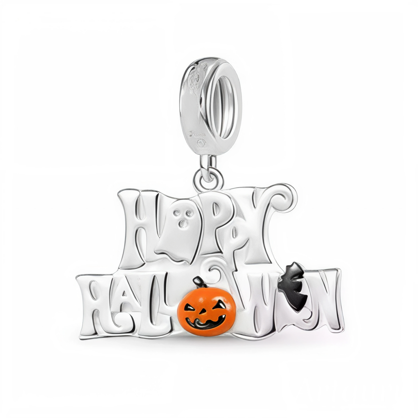 Célébrez la magie sombre de la saison avec ce Charm - Happy Halloween, en argent sterling S925. Ce charm festif et effrayant arbore des détails qui rappellent les éléments iconiques d’Halloween : citrouilles, fantômes, et chauves-souris. Parfait pour ceux qui adorent l’esprit mystérieux de cette période, ce charm est un ajout idéal à votre collection pour marquer les célébrations d’Halloween avec style.