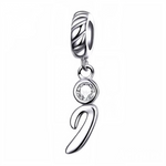 Personnalisez votre bracelet avec ce charm pendentif en argent 925 représentant la lettre "I". Son design élégant est orné d’un strass blanc scintillant qui capte délicatement la lumière, offrant un bijou simple, raffiné et plein de charme. Idéal à porter au quotidien ou à offrir en cadeau pour un style sophistiqué et significatif.