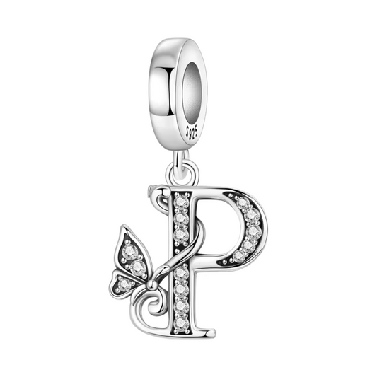 Exprimez votre personnalité avec élégance grâce à ce charm pendentif en argent 925 représentant la lettre "P" dans un design chic et raffiné. Ornée de strass scintillants, la lettre est accompagnée d’un délicat papillon argenté, symbole de transformation et de légèreté. Ce bijou est idéal pour personnaliser votre bracelet ou faire un cadeau précieux et plein de sens.