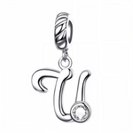 Ajoutez une touche élégante et personnalisée à votre bracelet avec ce charm pendentif en argent 925 représentant la lettre "U". Son design raffiné est orné d’un strass blanc scintillant qui reflète délicatement la lumière, offrant un bijou simple, charmant et plein de signification. Parfait à porter chaque jour ou à offrir en cadeau pour un style sophistiqué et unique.