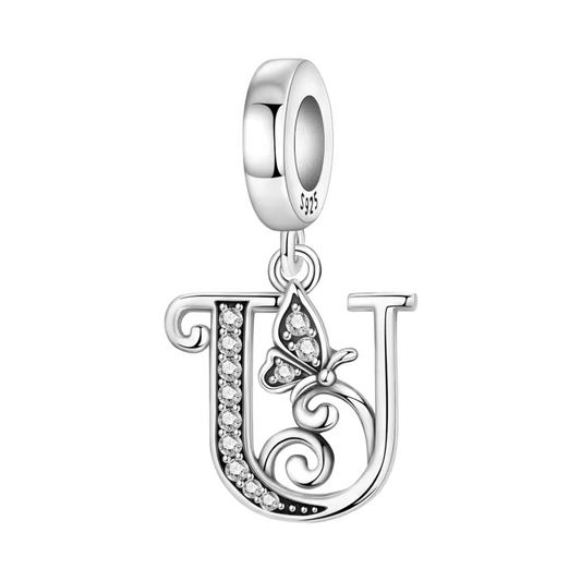 Exprimez votre unicité avec ce charm pendentif en argent 925 représentant la lettre "U", délicatement orné de strass scintillants. Son design raffiné est complété par un petit papillon argenté, symbole de légèreté et de renouveau. Ce bijou élégant est parfait pour personnaliser votre bracelet ou offrir un cadeau significatif et plein de charme.