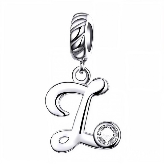Ajoutez une touche élégante et personnalisée à votre bracelet avec ce charm pendentif en argent 925 représentant la lettre "Z". Son design raffiné est orné d’un strass blanc scintillant qui reflète subtilement la lumière, offrant un bijou simple, charmant et plein de signification. Idéal à porter chaque jour ou à offrir en cadeau pour un style sophistiqué et unique.