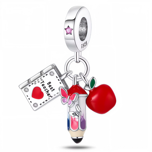 Rendez hommage à un professeur exceptionnel avec ce charm pendentif en argent 925. Il combine un livre gravé de l’inscription "Best Teacher", un crayon finement détaillé et une pomme emblématique, symboles intemporels de l’enseignement et de la gratitude. Un bijou élégant et significatif, parfait pour célébrer les éducateurs qui inspirent et accompagnent chaque élève avec passion.