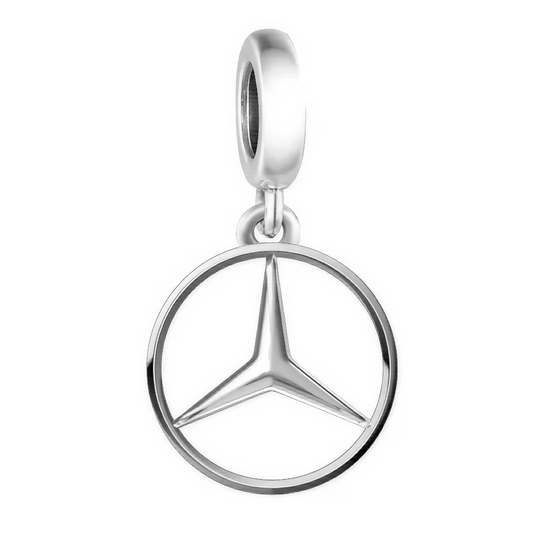 Affichez votre passion pour la prestigieuse marque Mercedes avec ce charm pendentif en argent 925 représentant son logo emblématique à trois branches. Ce bijou raffiné incarne le luxe, la performance et le design intemporel, parfait pour les amateurs d’automobile et d’élégance.