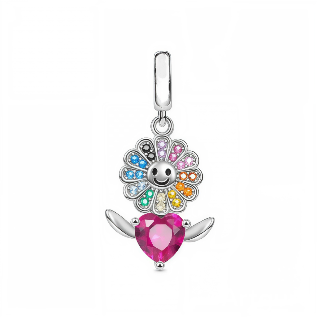 La fleur en argent 925 présente un centre rond poli avec un visage souriant, entouré de nombreux pétales sertis de zircons multicolores dans toutes les teintes de l’arc‑en‑ciel. Sous la marguerite, un gros cristal en forme de cœur rose vif est encadré de deux petites feuilles argentées stylisées, ce qui donne l’impression d’une tige terminée par un cœur. La bélière lisse et rectangulaire garde un style minimaliste afin de laisser toute l’attention sur le motif joyeux de la fleur.