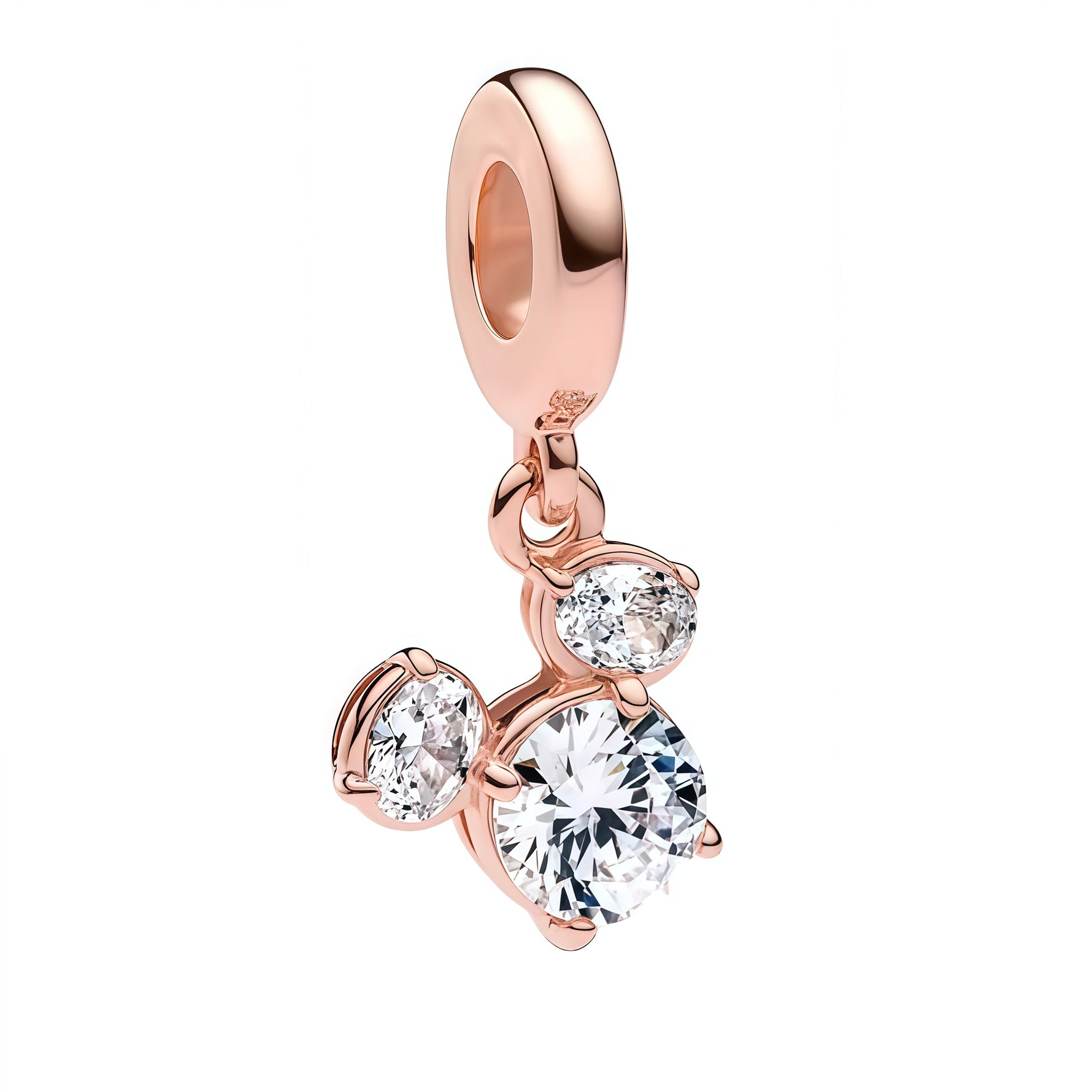 Charm pendentif élégant représentant Mickey, sublimé par une finition rose gold et des pierres scintillantes. Son design iconique et lumineux apporte une touche chic et féerique, parfait pour personnaliser votre bracelet avec style.

Caractéristiques :

- Matière : Argent 925 (finition rose gold).
- Design : Mickey en pendentif avec pierres brillantes serties.
- Style : Disney, élégant et féminin.
- Symbolique : Magie, joie, enfance et univers Disney.
- Compatibilité : Charm pendentif compatible avec bracel