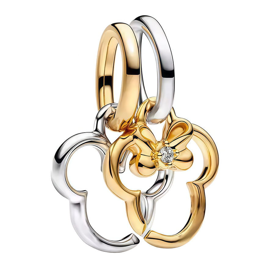 Charm élégant inspiré du couple emblématique Mickey et Minnie, avec un design tendre et reconnaissable.&nbsp;Son style romantique et iconique lui donne un rendu chic, joyeux et plein de magie Disney.

Caractéristiques :

- Matière : Argent 925 ou métal doré avec finitions soignées.
- Design : Mickey et Minnie en version pendentif.
- Style : Bijou Disney, romantique et collector.
- Symbolique : Amour, complicité, magie, univers Disney.
- Compatibilité : Charm à ajouter sur bracelet ou collier.
