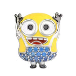Apporte une touche fun et attachante à ton bracelet avec ce charm pendentif Minion Bob. Inspiré de l’univers des Minions, ce bijou met en valeur Bob avec son look emblématique, ses couleurs vives et des détails pleins de bonne humeur. Un charm original et plein de fantaisie, parfait pour les fans de Minions et des pièces ludiques.

Caractéristiques :

- Matière : Argent 925 avec détails en émail coloré.
- Design : Minion Bob en version pendentif avec finitions soignées.
- Dimensions : Taille délicate et con