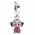 Ajoutez une touche de fantaisie et de douceur à votre collection avec ce charm pendentif représentant un nain de Blanche-Neige en teintes roses délicates. Ce charm unique se distingue par ses yeux remplacés par des petits cœurs, symbolisant l’amour et la joie. Réalisé en Argent 925 (S925), il apporte charme et originalité à vos bracelets ou colliers.
