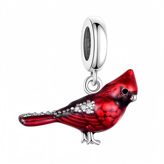 Ajoutez une touche de passion et de vivacité à votre collection avec ce charm pendentif en argent 925 représentant un oiseau rouge vif. Finement travaillé et délicatement émaillé, ce bijou capture la beauté et l’énergie de ce petit oiseau au plumage éclatant. Parfait pour les amoureux de la nature et des couleurs intenses, ce charm apporte une note dynamique et élégante à votre bracelet.