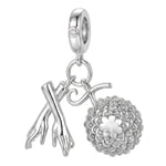 Charm pendentif inspiré de l’univers de One Piece, avec un motif représentant trois sabres croisés accompagnés d’une fleur décorative ornée de détails brillants. Finement travaillé en argent 925, ce modèle offre un rendu élégant et original pour les passionnés de la série.

Caractéristiques :

Matière : Argent 925 avec détails brillants.
Design : Trois sabres croisés et fleur décorative.
Style : Manga, élégant, original et collector.
Symbolique : Aventure, force, courage, équipage et détermination.
Compatib