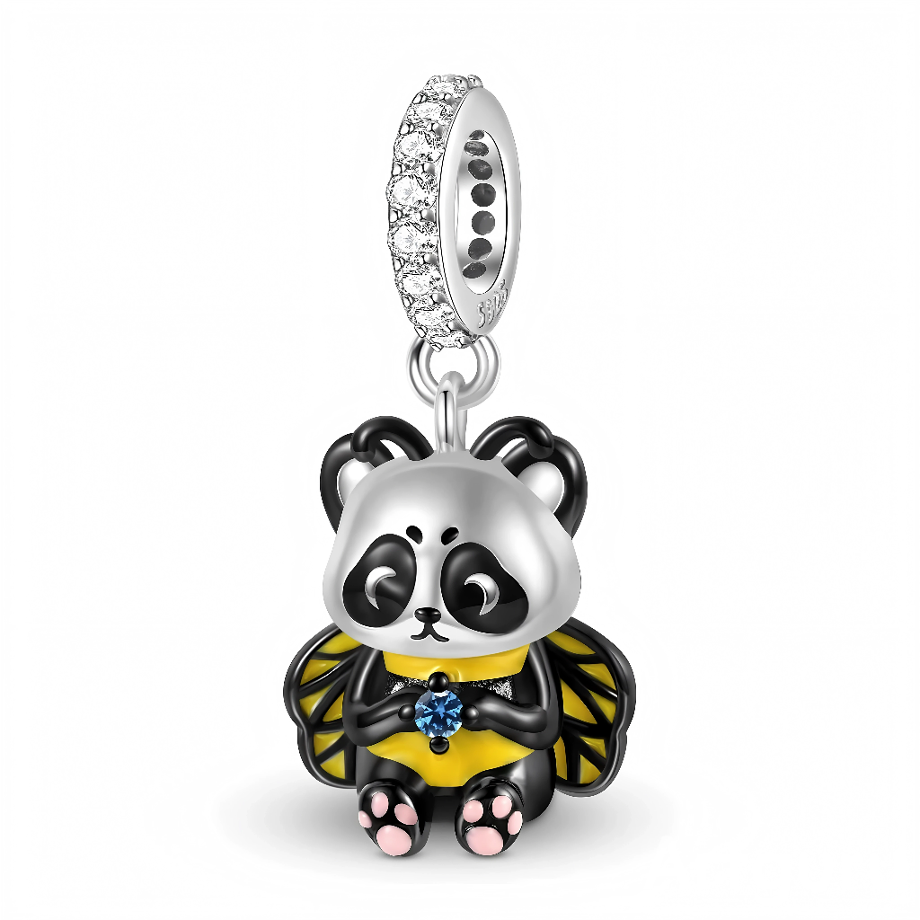 Charm pendentif panda abeille en Argent 925, parfait pour apporter une note ludique et colorée à un bracelet. Son design mignon et brillant s’harmonise à merveille avec les bracelets type Pandora, qu’il soit porté seul ou avec d’autres charms fantaisie.