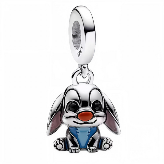 Ajoutez une touche de douceur et de malice à votre collection avec ce charm pendentif en argent 925 représentant Panpan, le célèbre lapin malicieux de Disney. Finement sculpté, ce bijou capture parfaitement son expression espiègle et son allure attachante, idéal pour les fans de Disney qui aiment les pièces pleines de charme et de caractère.