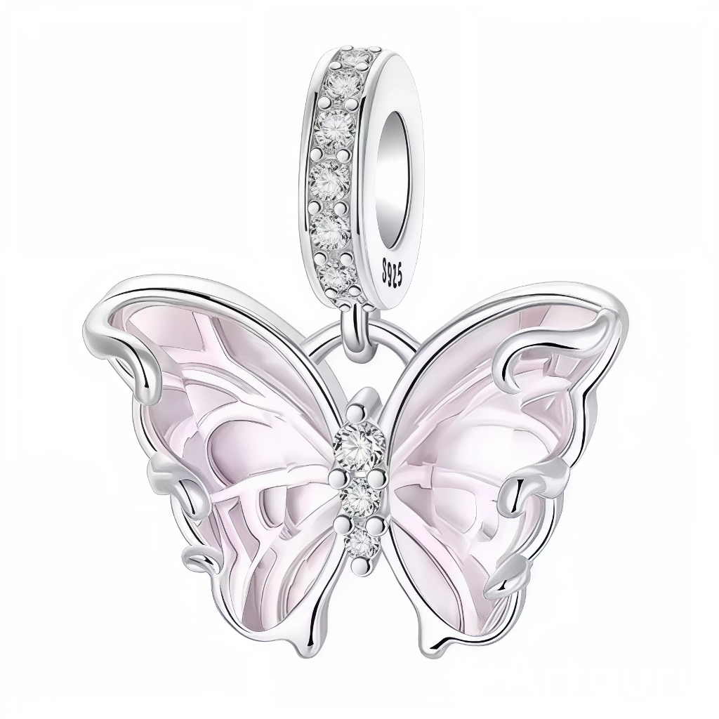 Ce charm pour bracelet en argent 925 expose un papillon aux ailes nacrées rose translucide, bordées de strass et reliées par un corps central pavé, symbolisant transformation et légèreté printanière. La bélière ronde pavée diamants gravée « S925 » clipse aux bracelets modulaires.

Caractéristiques :

Matière : Argent 925 (S925)
Design : Ailes morpho émaillées rose iridescent, corps et antennes strassées, suspension chaîne fine sur support rond.
Style : Délicat et métamorphique, idéal pour renouveau, printem
