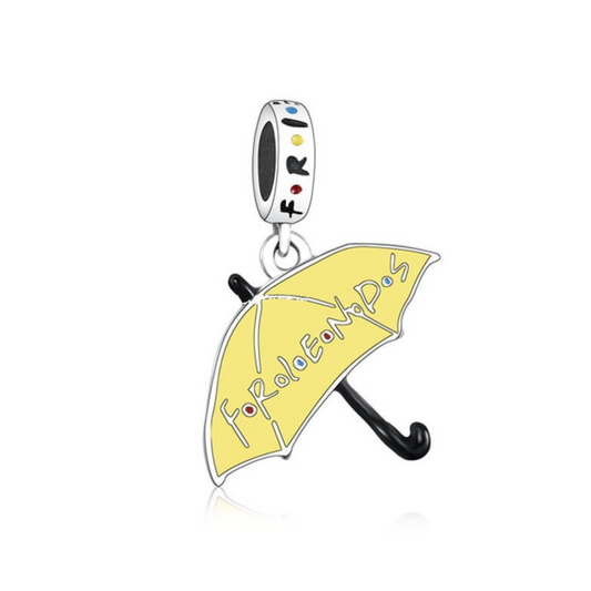 Le Charm Parapluie Jaune est une référence adorable à la série Friends, où le parapluie jaune devient un symbole d'amitié et de moments inoubliables. Ce charm est un accessoire incontournable pour tous les fans de la série culte, ajoutant une touche lumineuse et nostalgique à votre bracelet ou collier.