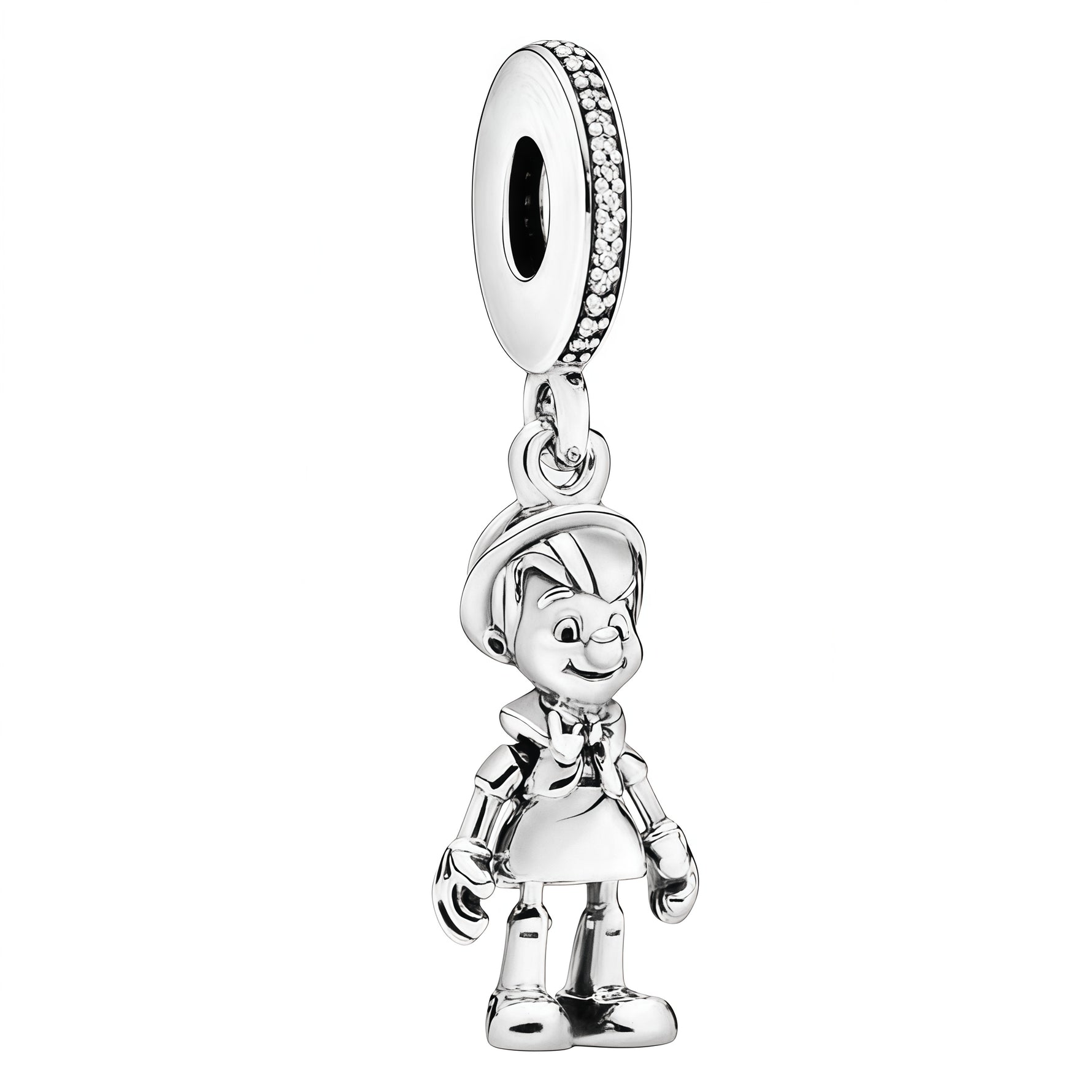 Apporte une touche tendre et magique à ton bracelet avec ce charm pendentif Pinocchio. Inspiré de l’univers Disney, ce bijou en argent 925 met en valeur Pinocchio dans un design raffiné, avec des détails soignés qui rappellent tout le charme du célèbre pantin de bois. Un charm original et symbolique, parfait pour les fans de Disney et des pièces pleines de nostalgie.

Caractéristiques :

- Matière : Argent 925.
- Design : Pinocchio avec finitions soignées.
- Dimensions : Taille délicate et confortable à por