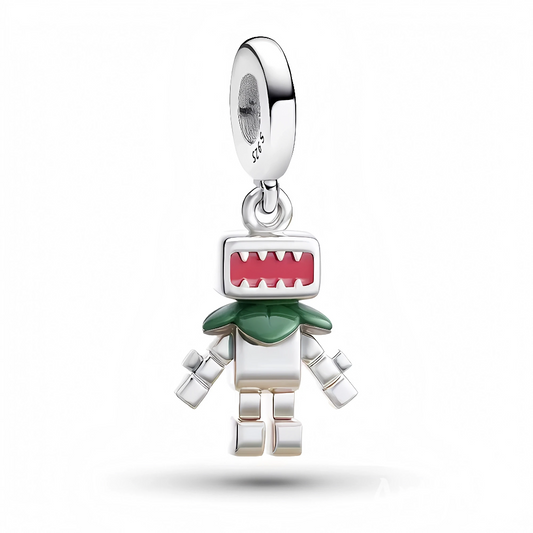 Ajoutez une touche d’audace et de fantaisie à votre collection avec ce charm pendentif en argent 925 représentant une plante monstre au style robotique. Son corps géométrique argenté contraste joliment avec ses feuilles vertes et sa bouche rose à dents pointues, lui donnant un look aussi mignon qu’un peu sauvage. Un bijou original et décalé, parfait pour celles et ceux qui aiment sortir des sentiers battus.