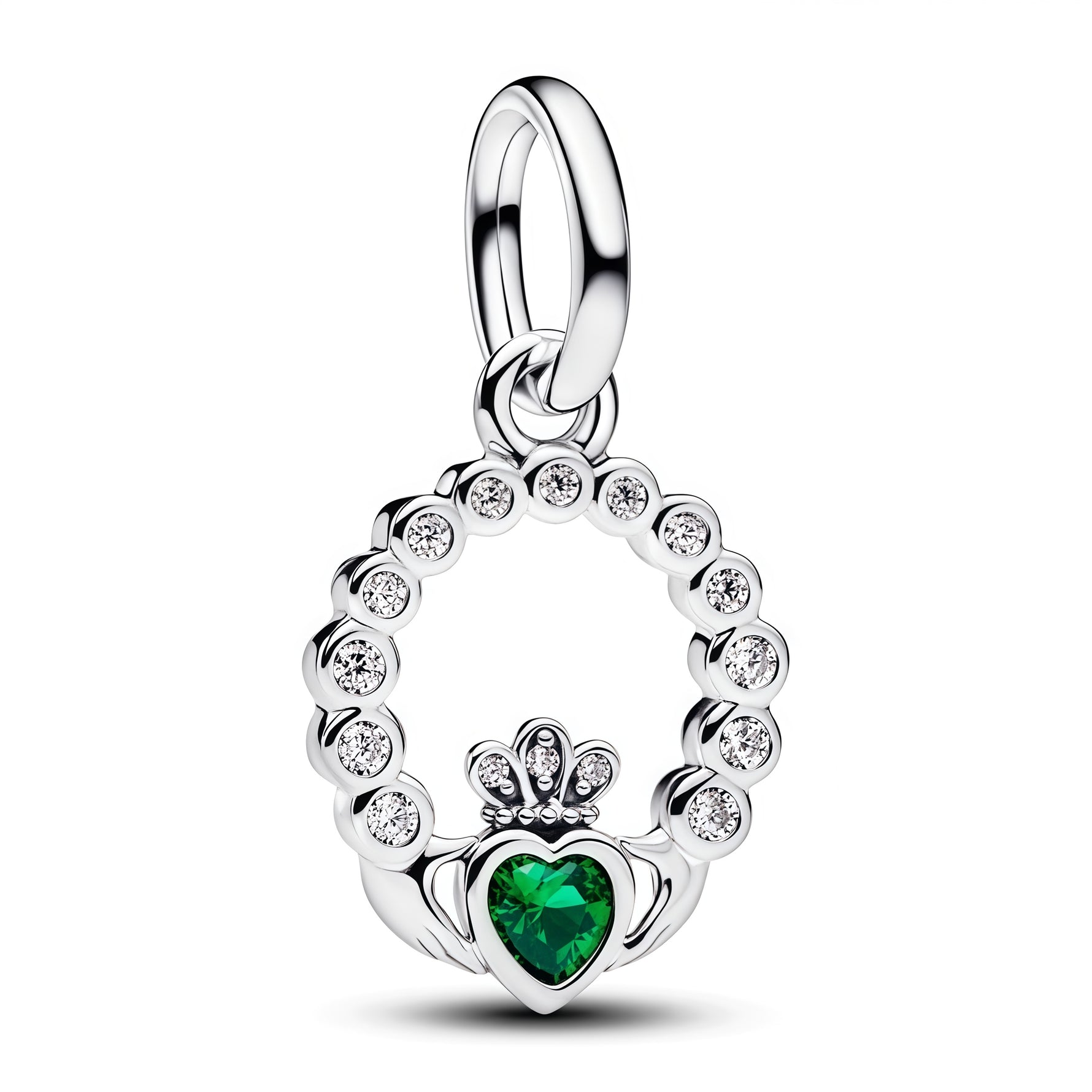 Apporte une touche symbolique et élégante à ton bracelet avec ce charm porte-bonheur argenté et vert. Son design raffiné évoque la chance, la protection et l’énergie positive, tout en ajoutant une note lumineuse et délicate à ta collection. Un bijou plein de sens, parfait à offrir ou à porter au quotidien comme un talisman.

Caractéristiques :

-&nbsp;Matière : Argent 925.
-&nbsp;Design : Charm porte-bonheur avec détails verts et finition brillante.
-&nbsp;Dimensions : Taille délicate et confortable à porte