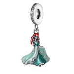Plonge dans un univers marin enchanteur avec ce charm en argent sterling 925 représentant une élégante princesse sirène aux détails scintillants. Inspiré des profondeurs océaniques, son design délicat capture la magie de la mer et la liberté des vagues, apportant une touche féerique et lumineuse à ton bracelet. Un bijou captivant qui évoque les rêves, l’aventure et l’évasion.

Caractéristiques :

- Matière : Argent 925.
- Design : Sirène détaillée avec finitions brillantes et touches colorées.
- Dimensions 