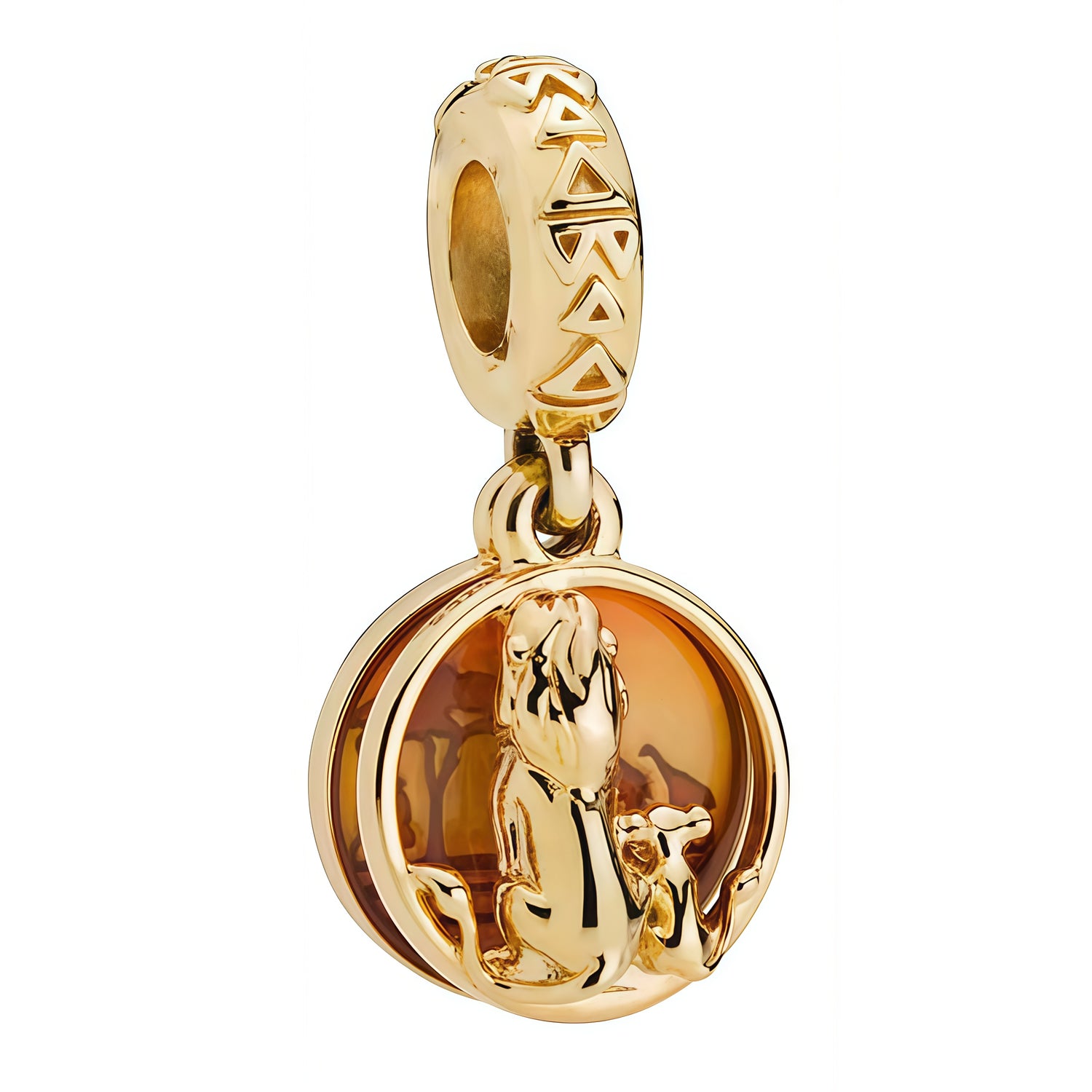 Célèbre l’esprit de la savane et les liens familiaux avec ce charm pendentif Roi Lion. Inspiré du film culte de Disney. Un charm émouvant et plein de magie, parfait pour les fans du film et les bijoux au style doux et symbolique.

Caractéristiques :

- Matière : Argent sterling 925 avec émail, verre de Murano ou zircone.
- Design : Scènes cultes
- Style : Bijou Disney, élégant, féminin et collector.
- Symbolique : Famille, destinée, amitié, aventure, univers du Roi Lion.
- Compatibilité : Charm à ajouter su