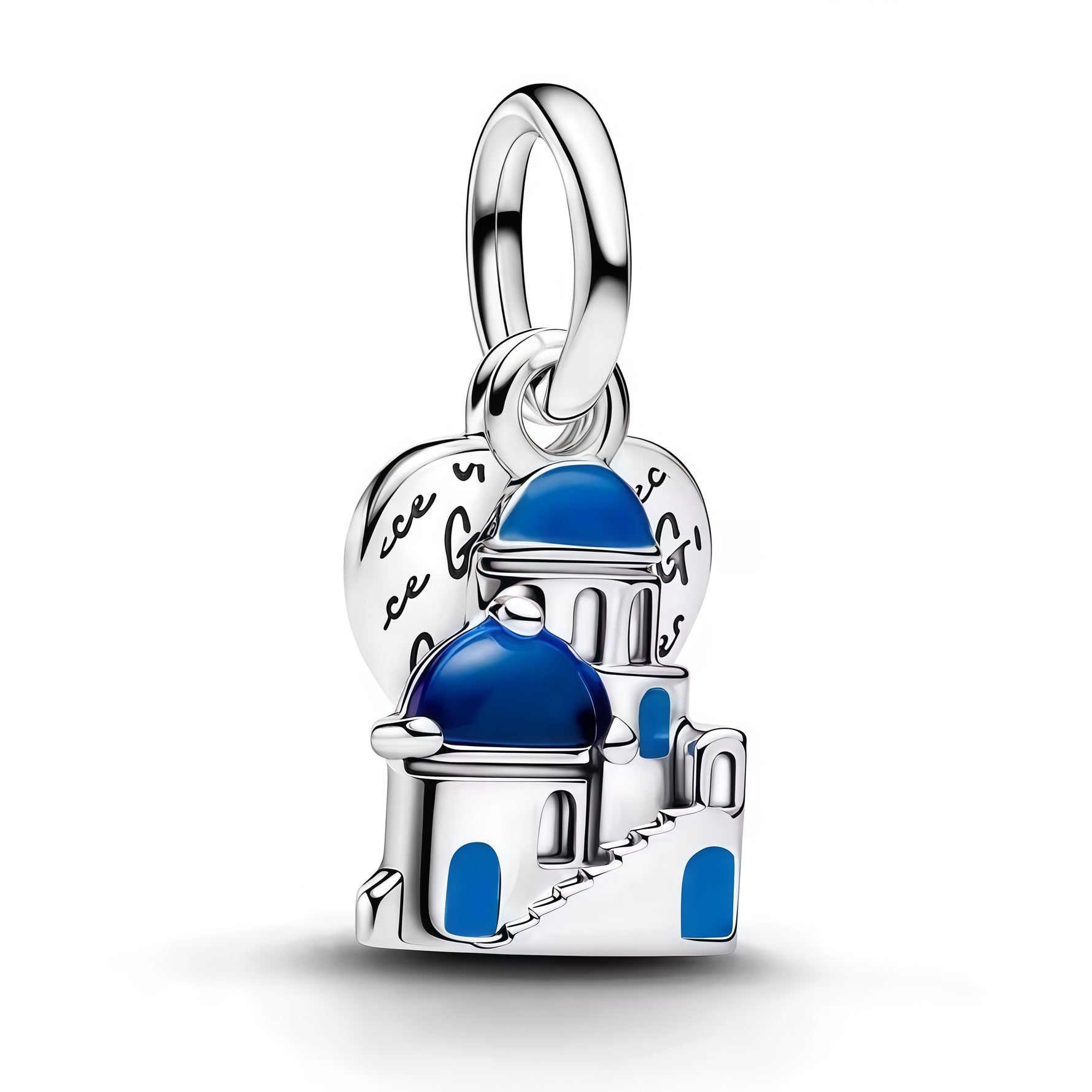 Apporte une touche d’évasion et de raffinement à ton bracelet avec ce charm pendentif inspiré de Santorin, en Grèce. Son design élégant évoque les célèbres maisons blanches, les dômes bleus et la beauté lumineuse des îles grecques, tout en ajoutant une note délicate et raffinée à ta collection. Un bijou symbolique et intemporel, parfait pour les amoureux de voyage, de mer et de paysages méditerranéens.

Caractéristiques :

-&nbsp;Matière : Argent 925.
-&nbsp;Design : Pendentif inspiré de Santorin avec finit