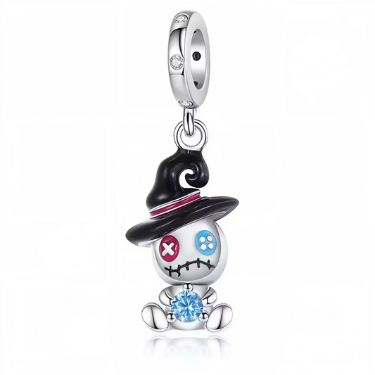 Charm pendentif en argent 925 représentant Scrump, l’adorable poupée de Lilo & Stitch, coiffée d’un petit chapeau de sorcière. Un bijou mignon et original, parfait pour ajouter une touche ludique et Halloween à vos bracelets ou colliers.

Caractéristiques

– Métal : argent 925
– Design : Scrump avec chapeau de sorcière
– Type : pendentif
– Finition soignée et détaillée