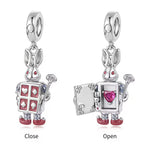 Apporte une touche sombre et élégante à ton bracelet avec ce charm pendentif soldat de la méchante reine. Inspiré de l’univers d’Alice au pays des merveilles, il évoque la rigueur, le mystère et le côté théâtral de la Reine de Cœur et de son armée. Un bijou original et raffiné, parfait pour les amateurs de contes revisités et de pièces au caractère affirmé.

Caractéristiques :

- Matière : Argent 925.
- Design : Soldat de la méchante reine en pendentif avec finitions soignées.
- Dimensions : Taille délicate