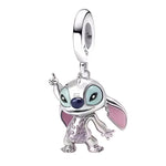 Apporte une touche malicieuse et attachante à ton bracelet avec ce charm pendentif Stitch. Inspiré de l’univers Disney, ce bijou en argent 925 met en valeur Stitch dans un design plein de charme et de personnalité. Un charm original et adorable, parfait pour les fans de Lilo et Stitch.

Caractéristiques :

- Matière : Argent 925.
- Design : Stitch en pendentif avec finitions soignées.
- Dimensions : Taille délicate et confortable à porter.
- Style : Bijou Disney, raffiné et original.
- Symbolique : Joie, es