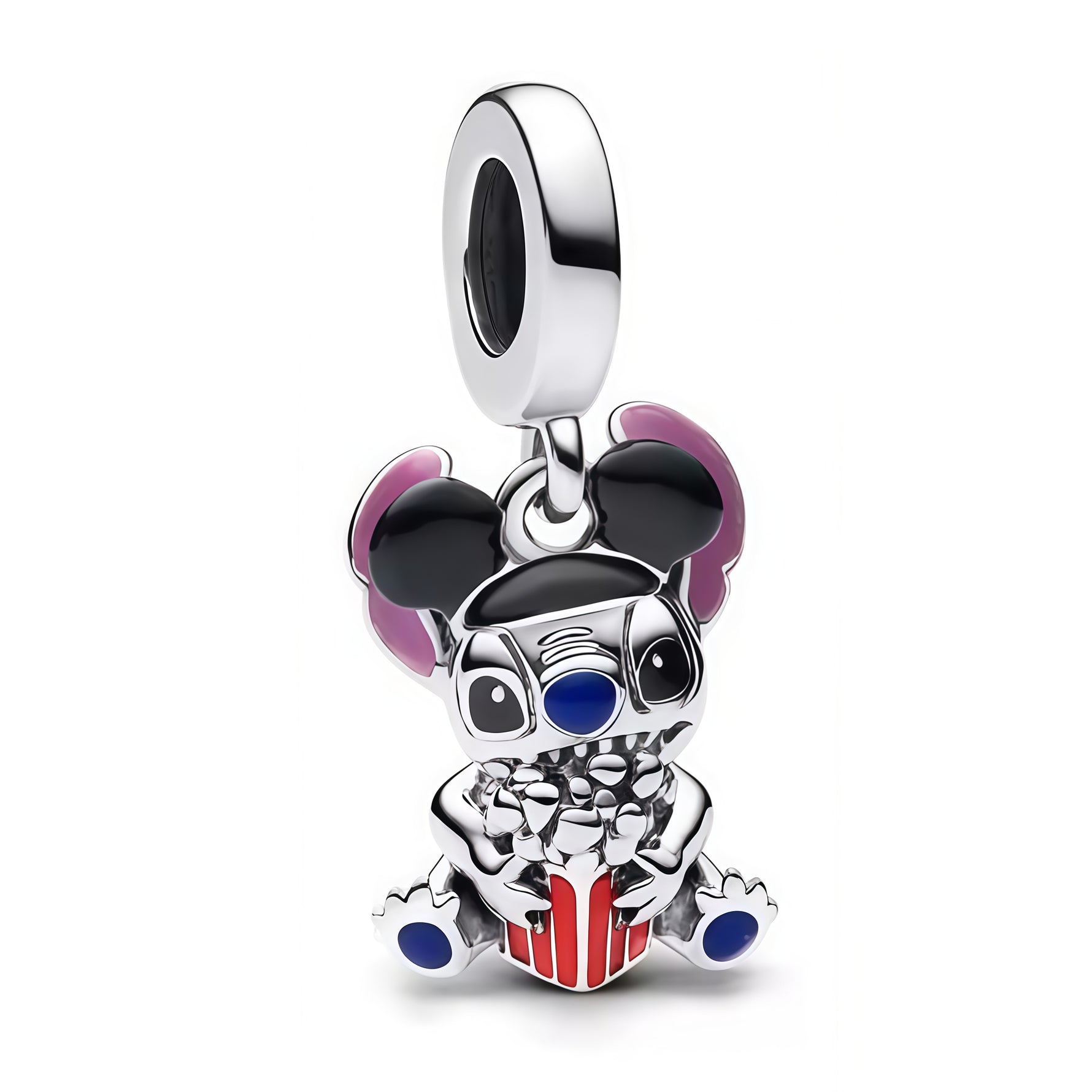 Apporte une touche amusante et spectaculaire à ton bracelet avec ce charm pendentif Stitch avec seau à pop corn et oreille de Mickey. Inspiré de l’univers Disney, ce bijou en argent 925 met en scène Stitch dans une version pleine de fantaisie, avec son seau à pop corn et ses oreilles de Mickey pour un rendu encore plus adorable. Un charm original et détaillé, parfait pour les fans de Lilo et Stitch et des pièces inspirées des parcs Disney.

Caractéristiques :

- Matière : Argent 925.
- Design : Stitch avec 
