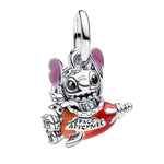 Charm pendentif original représentant Stitch installé sur une fusée rouge, prêt à partir pour une nouvelle aventure. Son design coloré et amusant capture parfaitement l’esprit espiègle du personnage, tout en apportant une touche dynamique et fantaisiste à votre bracelet.

Caractéristiques :

- Matière : Argent 925.
- Design : Stitch sur une fusée rouge avec détails colorés.
- Style : Disney, fun et aventurier.
- Symbolique : Aventure, liberté, imagination et voyage.
- Compatibilité : Charm pendentif compati