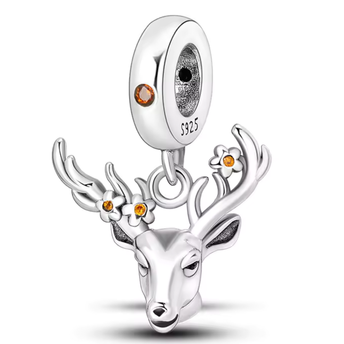 Apportez une touche festive à votre collection avec notre Charm Pendentif Tête de Renne ! Ce charm adorable incarne l'esprit de Noël, parfait pour célébrer la saison des fêtes avec style.