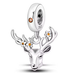 Apportez une touche festive à votre collection avec notre Charm Pendentif Tête de Renne ! Ce charm adorable incarne l'esprit de Noël, parfait pour célébrer la saison des fêtes avec style.