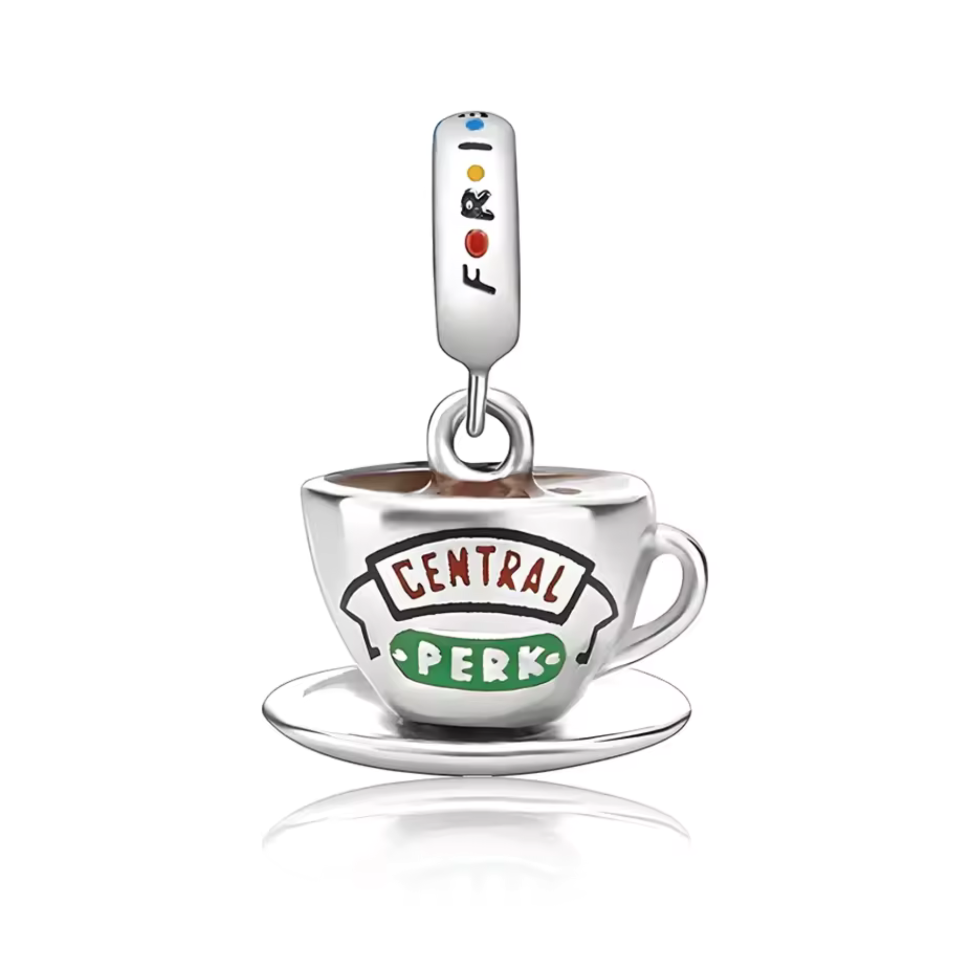 Apportez une touche de convivialité et de nostalgie à votre collection avec ce charm en forme de tasse de café Central Perk, inspiré par la série Friends. Fabriqué en argent sterling S925, ce charm capture avec finesse l'emblématique tasse du café préféré des personnages de la série.