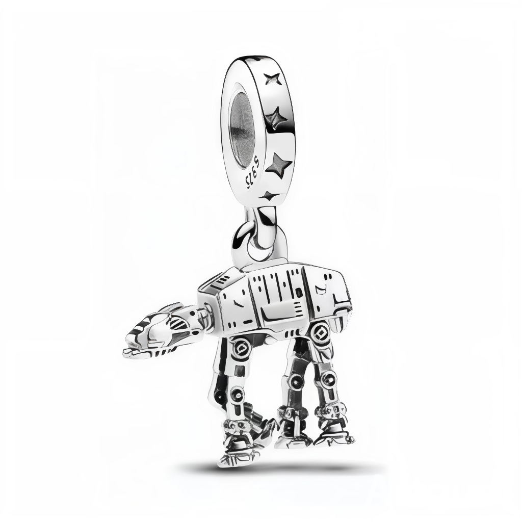 Marchez sur Hoth avec ce charm AT-AT Star Wars en argent sterling 925, quadrupède impérial massif avec jambes articulées, tête canonisée et armure grise texturée. Ce walker tout-terrain de l'Empire envahit depuis une bélière ronde lisse compatible bracelets Pandora pour un bijou marcheur menaçant. Poinçonné S925, sans nickel et snow-speeder-proof, il écrase la Rébellion sous ses pattes. Idéal pour fans ESB, Echo Base assaults ou Impérial armor.

