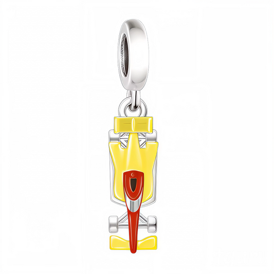 Affichez votre passion pour la course avec ce charm pendentif en argent 925 représentant une voiture de Formule 1 aux couleurs vives : jaune éclatant et rouge flamboyant. Ce bijou miniature, finement détaillé, incarne l’énergie, la compétition et la précision du monde de la F1. Parfait pour les amateurs de vitesse et les fans de sport mécanique, ce charm ajoute une touche de puissance et de mouvement à votre collection.