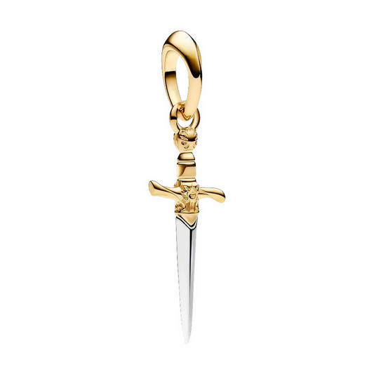 Ajoutez une touche de bravoure et de mystère à votre collection avec ce charm représentant l'épée d'Arya Stark, inspiré par le célèbre personnage de Game of Thrones. Conçu en argent sterling S925, ce charm allie qualité et finesse, capturant parfaitement l'essence de la guerrière intrépide.