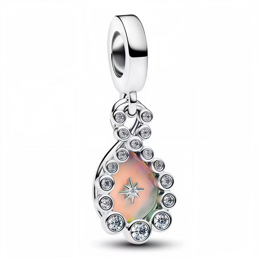 Ajoutez une touche de douceur et d’éclat à votre collection avec ce charm pendentif en Argent 925, orné de strass scintillants et d’une délicate étoile. Un bijou élégant et féminin, idéal pour illuminer vos bracelets.

Caractéristiques
– Matière : Argent 925
– Design : Étoile avec détails argentés et roses
– Ornements : Strass brillants
– Style : Féminin, élégant et raffiné