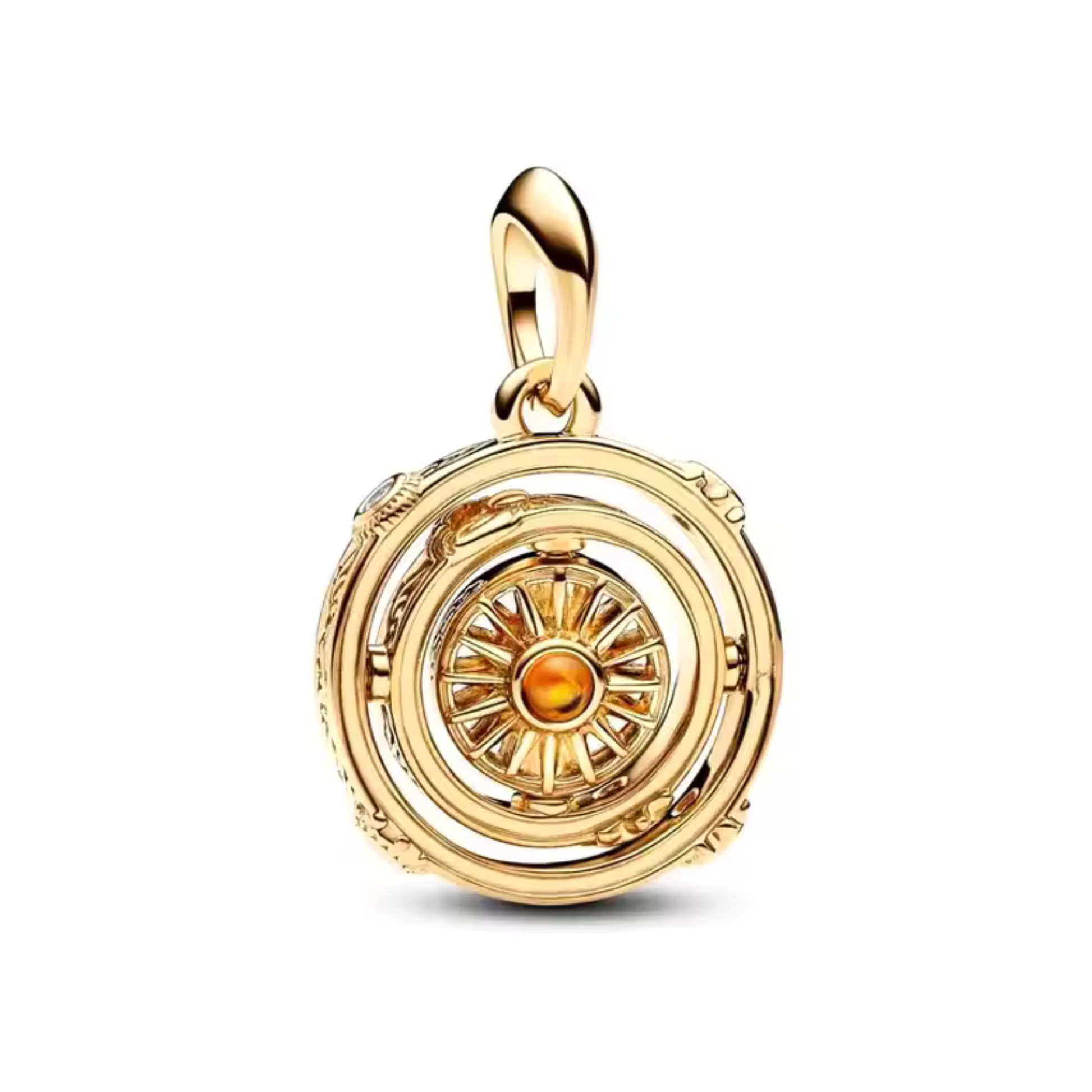 Inspiré de l’iconique astrolabe tournoyant de l’introduction de Game of Thrones, ce charm en argent 925 incarne à la fois la majesté et le mystère de l’univers de Westeros. Son design mobile aux anneaux entrelacés rappelle les mouvements des planètes, des alliances et des maisons nobles.