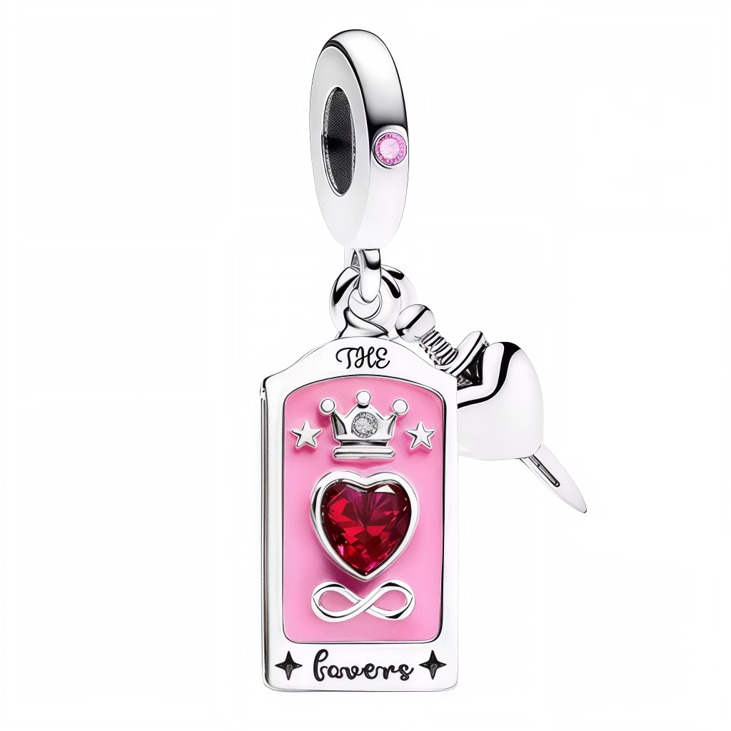 Ce charm pendentif en argent 925 (S925) reproduit la carte des Amoureux du Tarot. Elle symbolise union harmonieuse, choix décisif cœur et intégration opposés yin-yang.

Caractéristiques :

Matière : Argent 925 (S925).
Design : Coeur, signe de l'infini.
Compatibilité : Compatible avec les bracelets à charms standards (type Pandora, etc.) et chaînes fines.