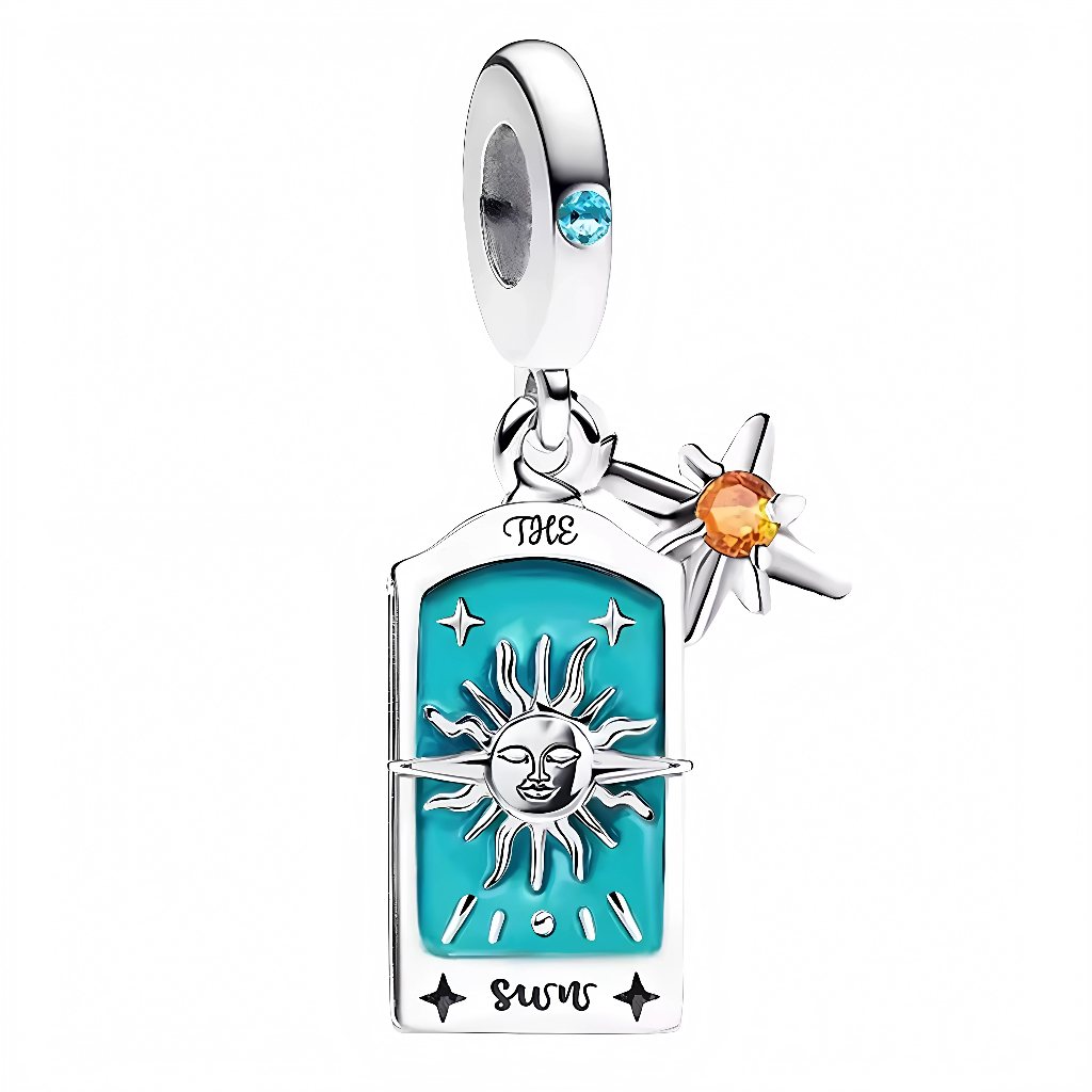 Ce charm pendentif en argent 925 (S925) reproduit la carte du Soleil du Tarot, astre rayonnant doré symbolisant vitalité. Il symbolise succès radieux, joie pure, vérité éclairée et accomplissement harmonieux.

Caractéristiques :

Matière : Argent 925 (S925), soleil avec émail jaune vif rayons ondulés.
Design : Soleil avec émail jaune vif rayons ondulés.
Compatibilité : Compatible avec les bracelets à charms standards (type Pandora, etc.) et chaînes fines.