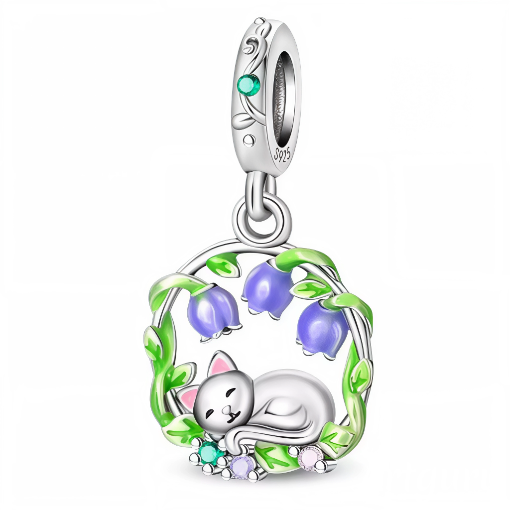 Charm pendentif en argent 925 représentant un chat allongé délicatement entouré de fleurs, pour un design poétique et charmant qui apportera douceur et élégance à votre bracelet.

Caractéristiques
– Métal : argent 925
– Motif : chat couché entouré de fleurs
– Type : pendentif
– Finition soignée et raffinée