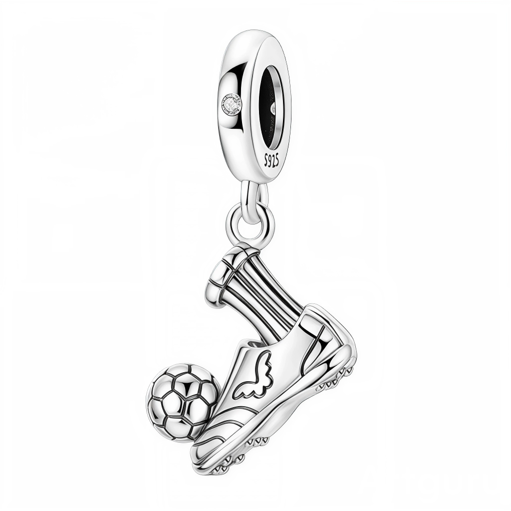 Ce charm en argent 925 capture chaussure football dynamique semelle crantée, ballon cousu texturé adjacent, aile ailier gravée vitesse, détails ciselés réalistes mouvement. Symbole passion sport victoire collective.

Caractéristiques

Matière : Argent 925 poli haute brillance.
Design : Boot ballon aile, bélière solide intégrée.
Compatibilité : Idéal bracelets colliers charms sportifs.
