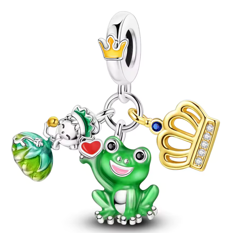 Ce charm multi-breloque en argent 925 réunit grenouille verte joyeuse cœur rouge, fée verte ailée souris blanche couronne, trois couronnes dorées serties bleu. Symbole métamorphose amour magique triomphe improbable.

Caractéristiques

Matière : Argent 925 émail vert blanc zircone bleue.
Design : Quatre éléments mobiles reliés, bélière ronde.
Compatibilité : Bracelets colliers thèmes fées contes animaux.