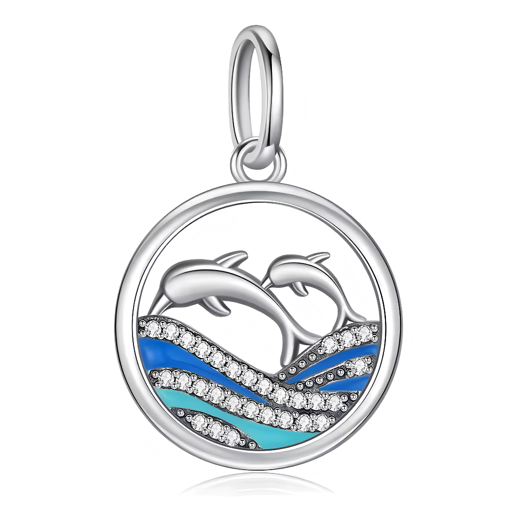 Ce charm pendentif en argent 925 (S925) montre deux dauphins gracieux sautant synchronisés au-dessus d’ondes écumeuses stylisées. Il symbolise joie liberté océanique et complicité joyeuse.

Caractéristiques

Matière : Argent 925 (S925) avec émail bleu pour l’eau, surface polie corps dauphins.
Design : Dauphins courbés en saut, ailerons pointus, vague courbe sous eux inspirée d’un ballet marin dynamique.
Compatibilité : Compatible avec les bracelets à charms standards (type Pandora, etc.) et la plupart des c