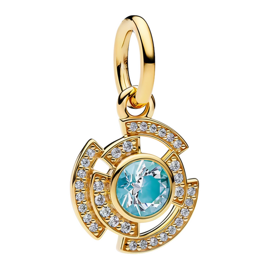 Apportez une touche d’élégance et de raffinement à votre collection avec ce charm pendentif en Argent 925 (S925) avec finition dorée chaleureuse, orné en son centre d’une pierre bleue lumineuse. Sa brillance captivante et sa finition soignée en font un bijou intemporel, idéal pour sublimer vos bracelets ou colliers et ajouter une note sophistiquée à votre style.

Caractéristiques :
Matière : Argent 925 (S925) avec finition dorée
Pierre : Pierre bleue étincelante au centre
Coloris : Doré brillant et bleu pro