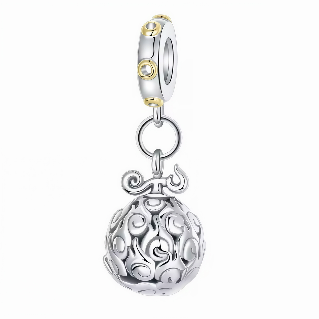 Ce charm pendentif en argent 925 (S925) reproduit un Fruit du Démon mystique tourbillonnant aux motifs spiralés uniques, référence aux pouvoirs surnaturels de l'univers One Piece. Il symbolise destin pirate, malédiction marine et quête du One Piece légendaire.

Caractéristiques :

Matière : Argent 925 (S925).
Design : Forme fruitière irrégulière, spirales hypnotiques, éclat translucide façon pouvoir latent.
Compatibilité : Compatible avec les bracelets à charms standards (type Pandora, etc.) et chaînes fine