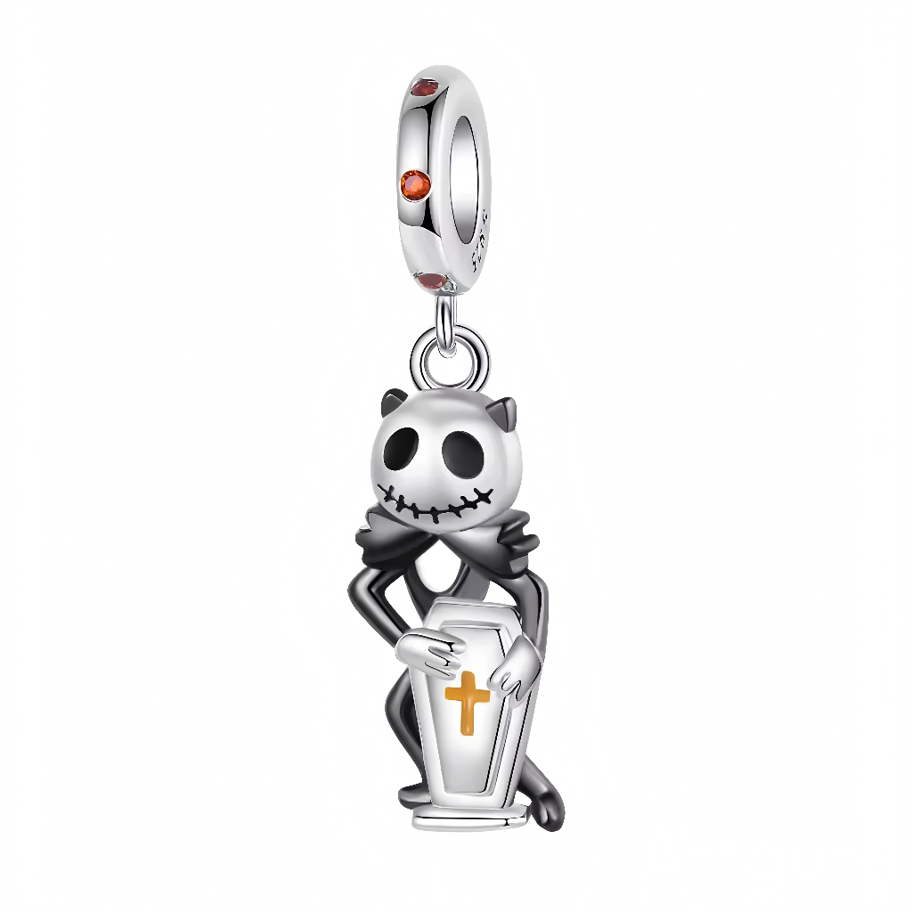 Ce charm pendentif en argent 925 (S925) dépeint Jack Skellington surgissant espiègle derrière une pierre tombale grise fissurée, crâne souriant malicieux, yeux brillants surprises Halloween. Il symbolise retour des morts joyeux, surprise cauchemardesque et maître Halloween surgissant.

Caractéristiques :

Matière : Argent 925 (S925) squelette noir avec émail pierre ardoise texturée réaliste.
Design : Tombale « RIP » gravé, Jack demi-corps émergent dynamique, lianes citrouilles base.
Compatibilité : Compatib